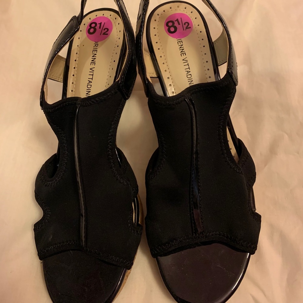 3/$20- NWOT- Adrienne Vittadini Collyn Sandals - Picture 2 of 4